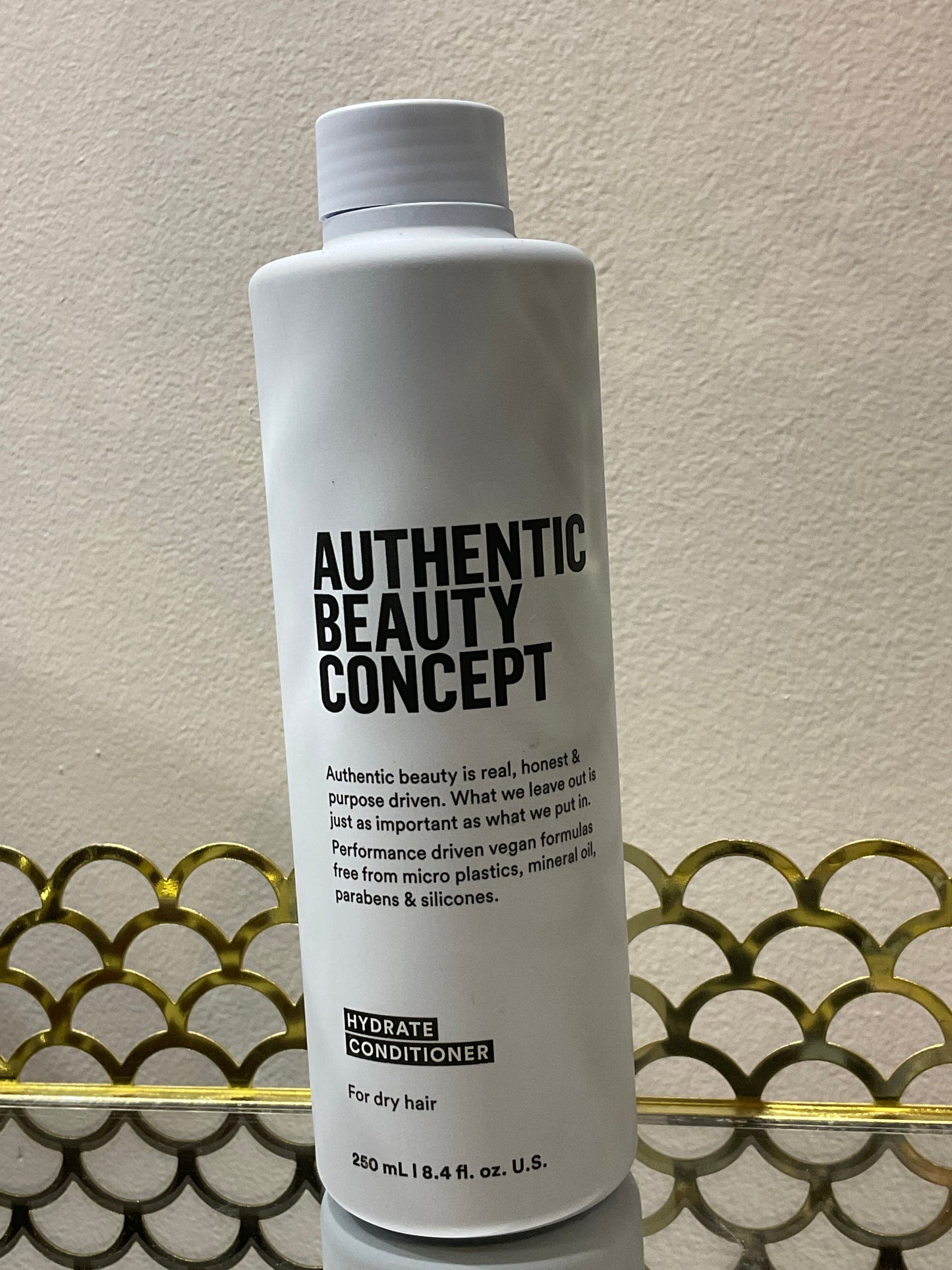 Authentic Beauty Concept Hydrate Conditioner 8.4oz